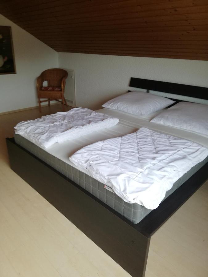 Ferienwohnung / Monteurswohnung in ruhiger Waldlage Borghees Zimmer foto